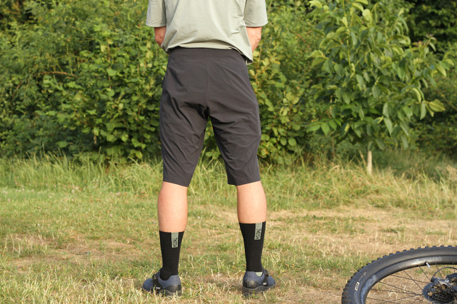 2025 7mesh transistion shorts rear.jpg
