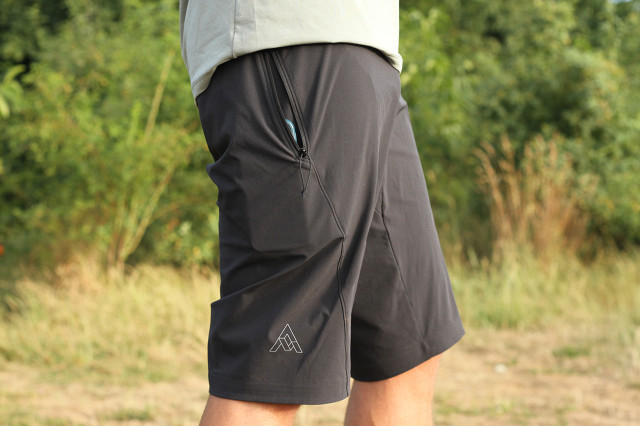 2025 7mesh transistion shorts side.jpg