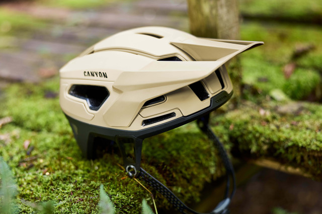 2025 canyon deflectr hero.jpg