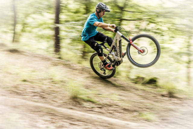 2025 canyon neuronon cllctv riding.jpg