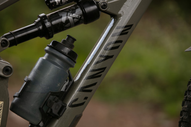 2025 canyon spectral al 6 dt logo.jpg