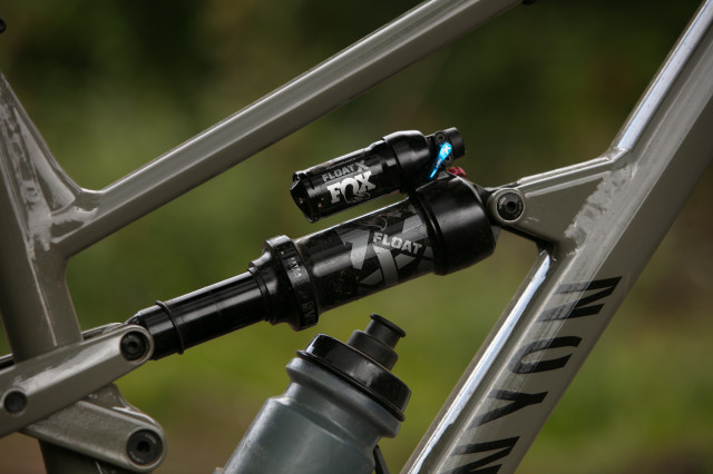 2025 canyon spectral al 6 shock.jpg