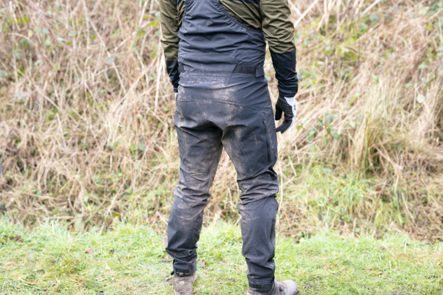 2025 endura mt500 bib pant rer.jpg