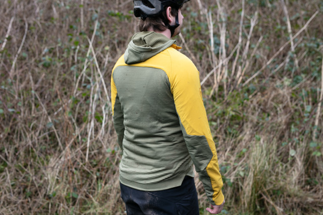 2025 endura mt500 polartech jacket side 3q.jpg