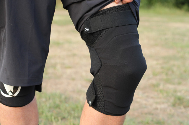2025 endura singletrack knee full.jpg