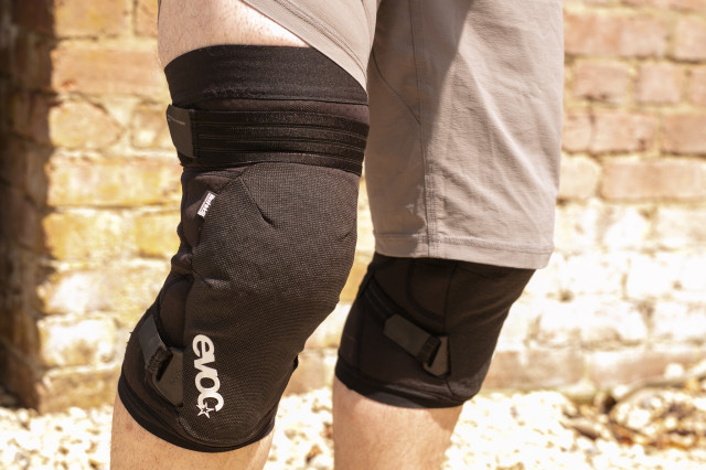 2025 evoc ls flex enduro knee pad length.jpg