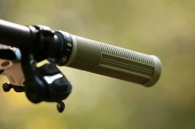 2025 fizik comfortfeel grips lower.jpg