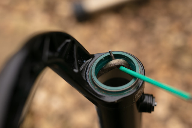 2025 fork service foam ring pull.jpg