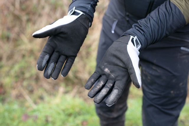 2025 fox defend thermo palm.jpg