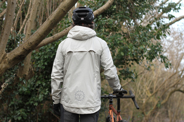 2025 galibier zephyr jacket rear.jpg