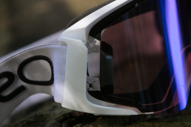 2025 giro dropline lens remove.jpg