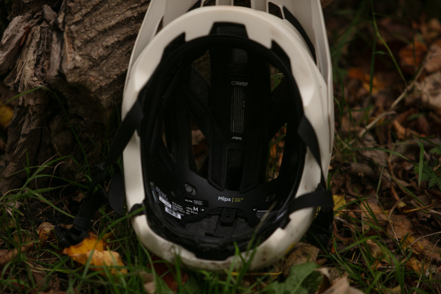 2025 giro montaro iii inner.jpg