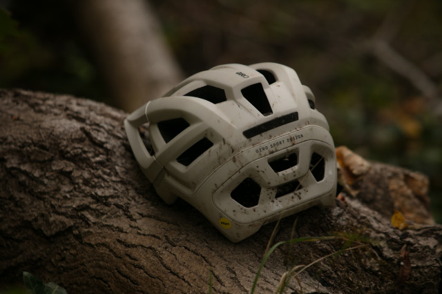 2025 giro montaro iii rear.jpg