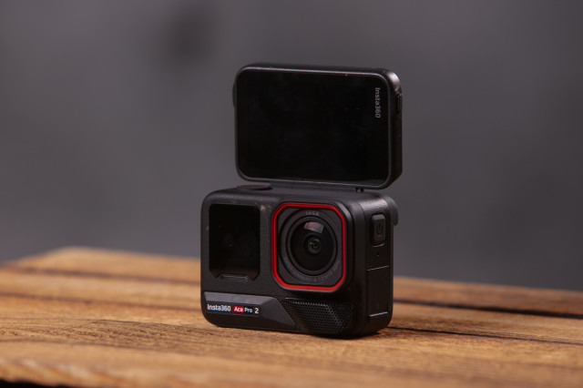 2025 insta460 ace pro 2 screen tilt.jpg