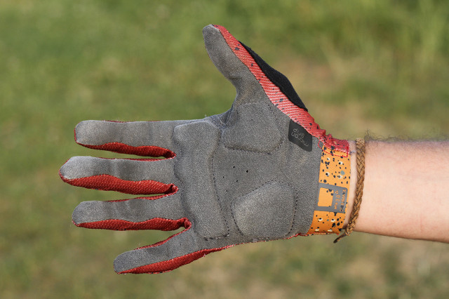 2025 leatt mtb endurance 3.0 gloves palm.jpg