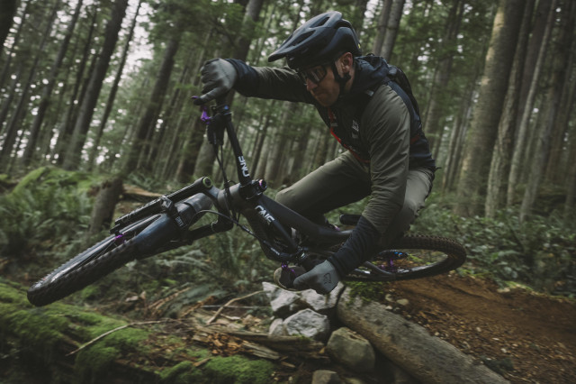 2025 oneUp Components V2 Carbon Handlebar riding 1.jpg