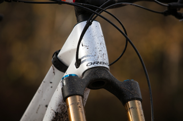 2025 orbea rallon e10 routing.jpg