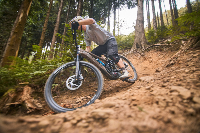 2025 pivot shuttle am riding 2.jpg