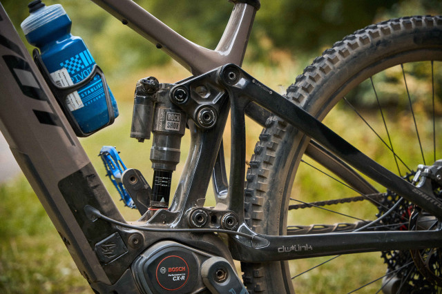 2025 pivot shuttle am riding rear.jpg
