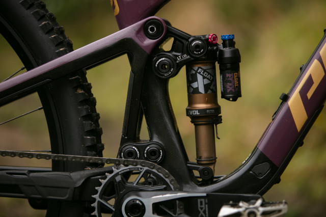 2025 pivot trailcat lt shock.jpg