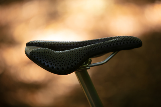2025 posedla joyseat 3 profie 2.jpg
