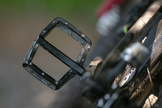 2025 race face turbine pedal hero.jpg