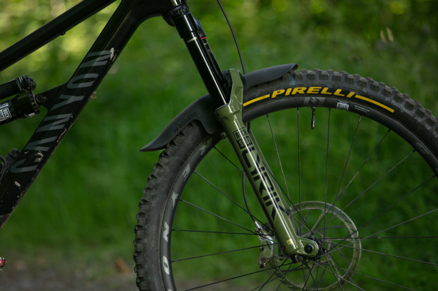 2025 rockshox lyrik hero1.jpg
