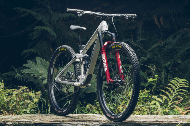 2025 rockshox red.jpg