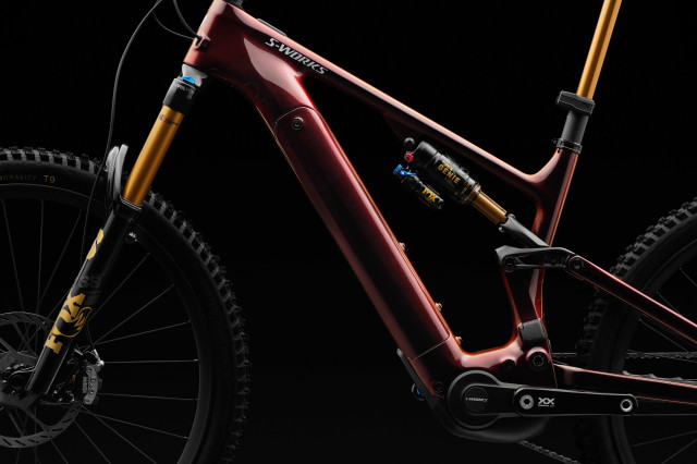2025 specialized levo 4 side.jpg