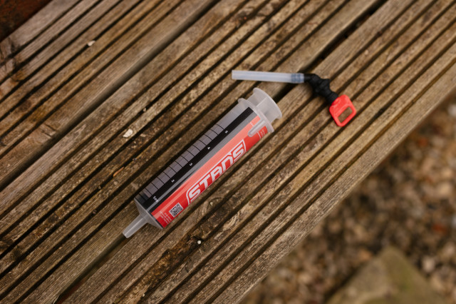 2025 stans tubeless injector 5ct.jpg