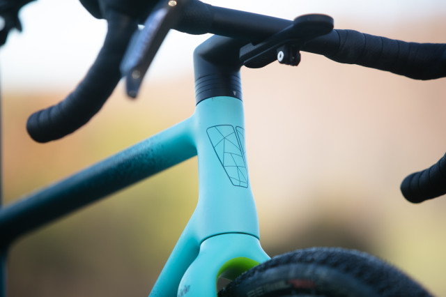 2025 vielo v1 head tube.jpg