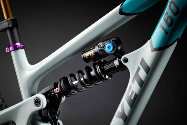 2025 yeti 40 anni sb160 shock.jpg