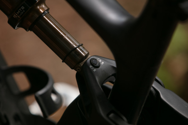 2025 yt industries decoy sn 29 core 4 flip chip.jpg