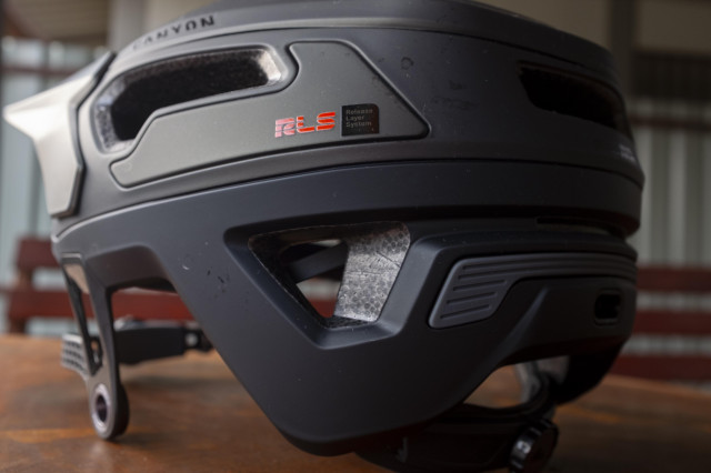 2026 canyon deflectr rear 3q.jpg