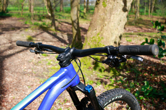 2032 Merida Big.Trail 700-handlebar