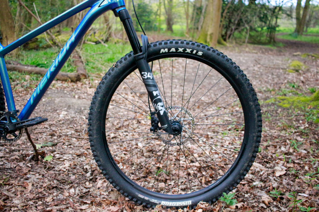 2032 Merida Big.Trail 700-front tyre and fork