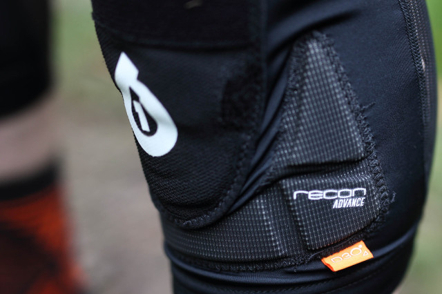 661 recon advance kneepad detail.jpg