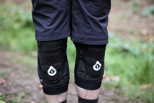 661 recon advance kneepad hero 2.jpg