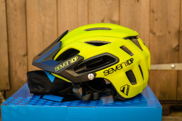 7iDP M2 helmet-1.jpg