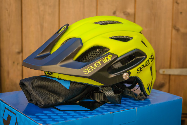 7iDP M2 helmet-2.jpg