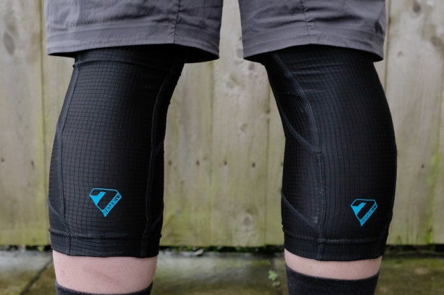 7iDP Sam Hill Lite Knee Pads review 3.JPG