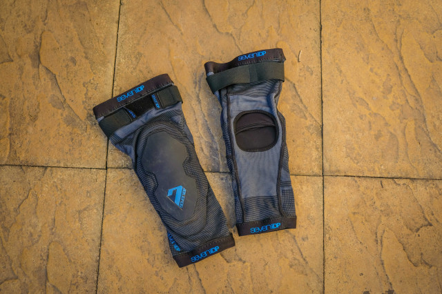 7iDP knee pads-1.jpg