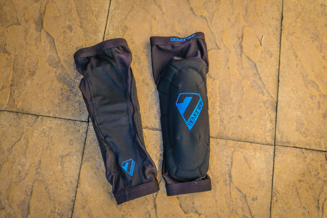 7iDP knee pads-3.jpg