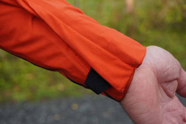 Albion_Zoa_Rain_Shell_cuffclosed.JPG