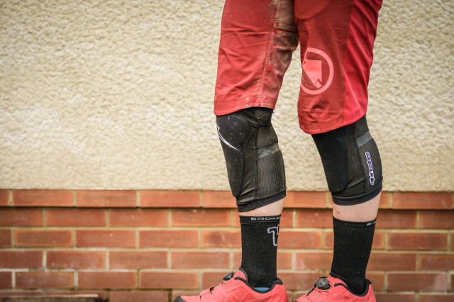Alpinestars Paragon plus knee pads-11.jpg