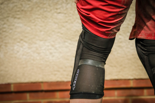 Alpinestars Paragon plus knee pads-13.jpg