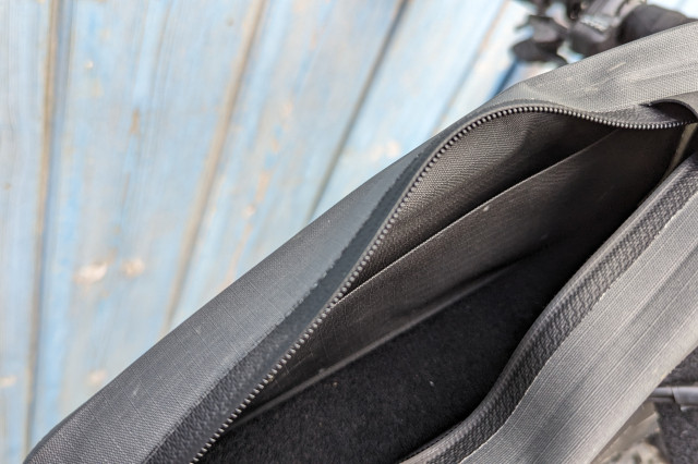 Altura_Vortex_Waterproof_Top_Tube_Bag_pocket.jpg