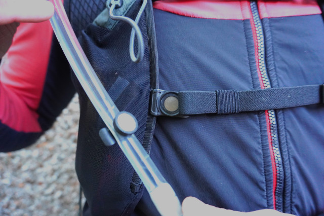 Apidura Racing Hydration Vest Hose Magnet.JPG