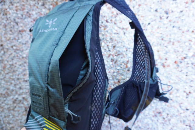 Apidura Racing Hydration Vest Rear Pocket.JPG