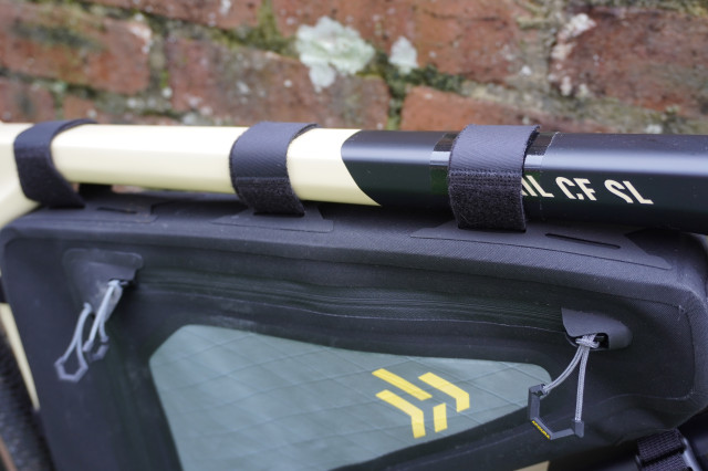 Apidura_Backcountry_Full_frame_straps.JPG